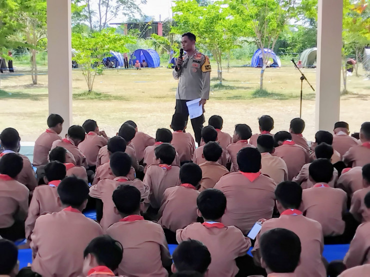 Polsek Krembung Edukasi Kamtibmas di Perkemahan Pramuka