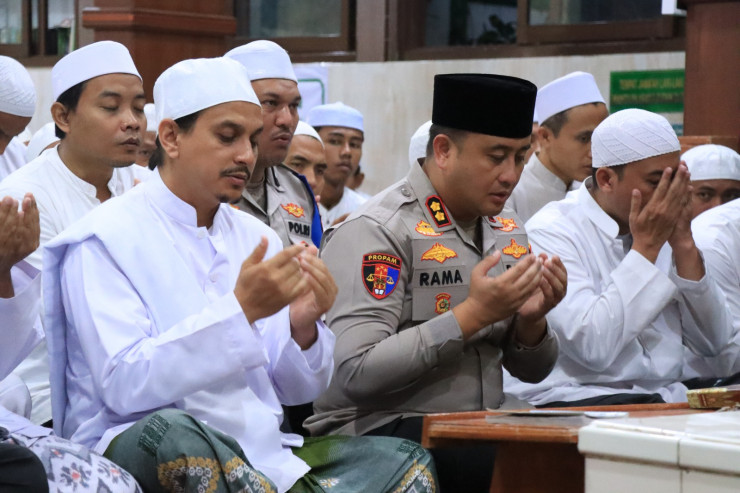 Awali Tugas Baru, Kapolres Gresik Ziarah Wali dan Ulama