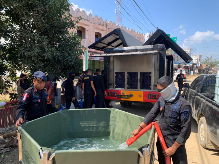 Brimob Polri Kerahkan 13 Randurlap dan 8 Water Treatment, Perkuat Pelayanan Pascabencana di Aceh, Sumut, dan Sumbar