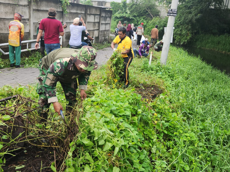 Forkopimda Sidoarjo Kerja Bakti Normalisasi Aliran Sungai